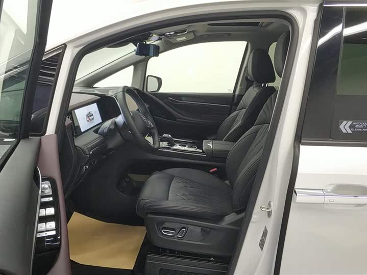 Фото 9 - GAC Trumpchi M8