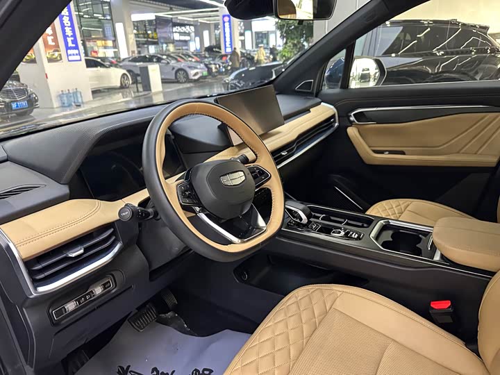 Фото 7 - Geely Okavango L