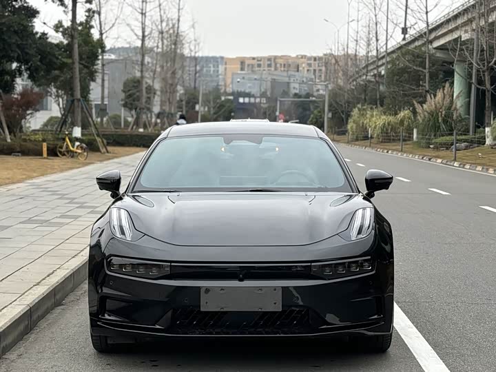 Фото 2 - Zeekr 001