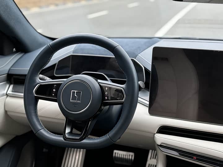 Фото 5 - Zeekr 001