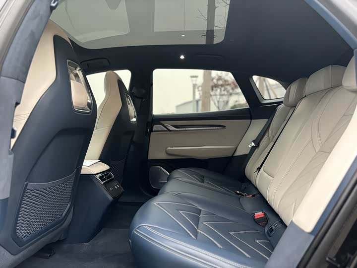 Фото 7 - Zeekr 001