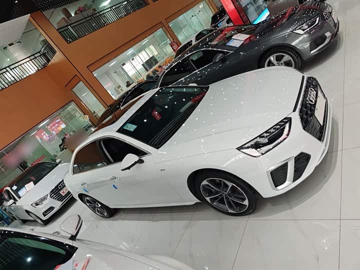 Фото 6 - Audi A4L