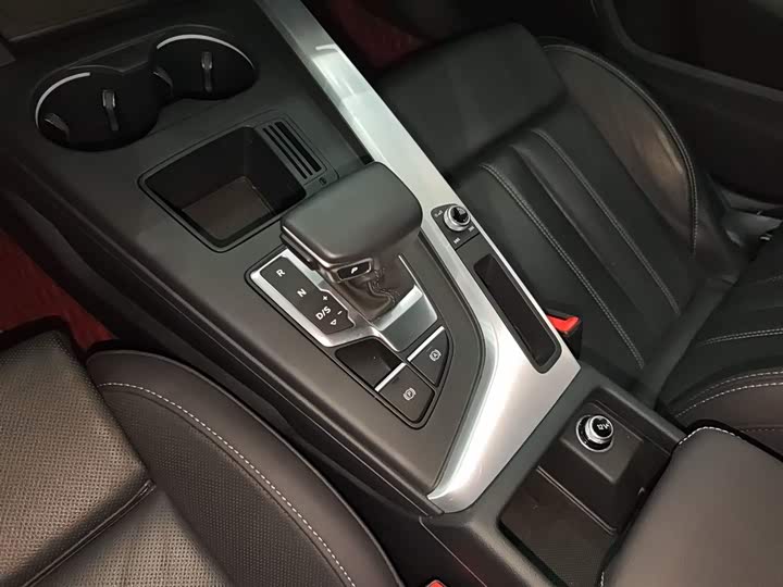 Фото 7 - Audi A4L