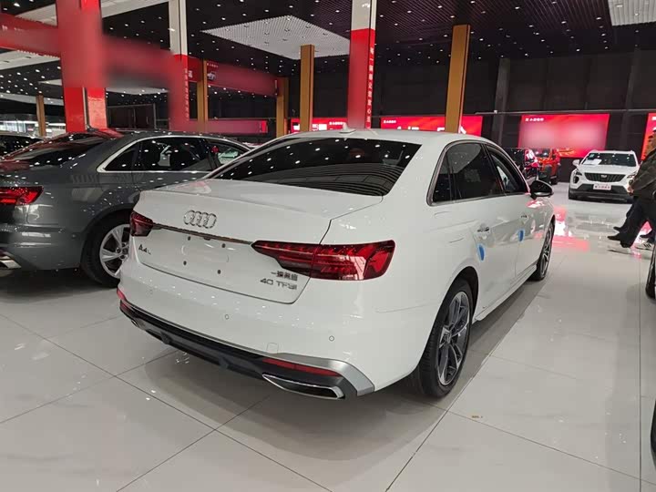 Фото 8 - Audi A4L