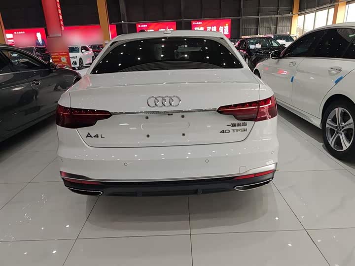 Фото 9 - Audi A4L