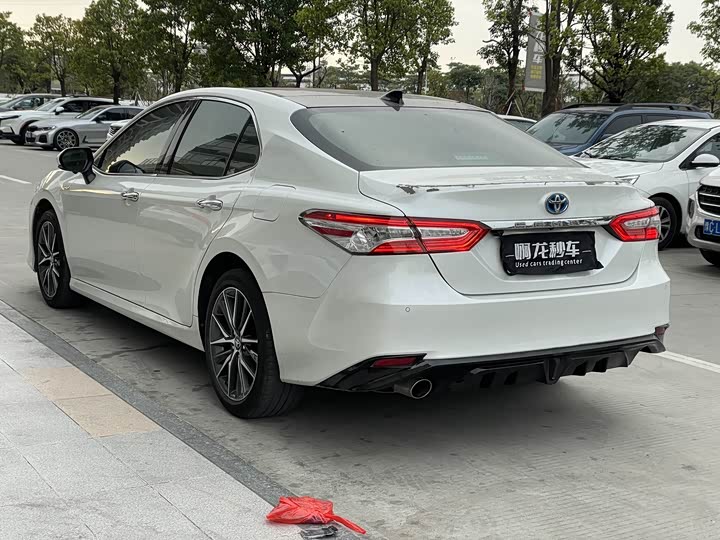 Фото 3 - Toyota Camry