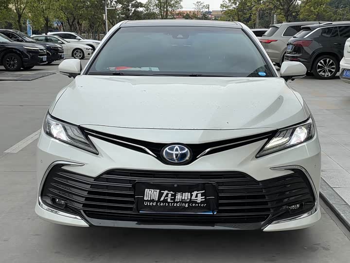 Фото 4 - Toyota Camry