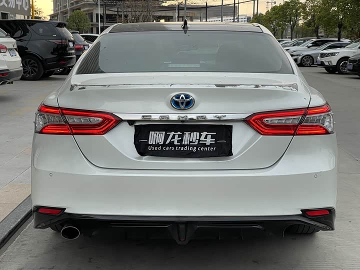 Фото 5 - Toyota Camry