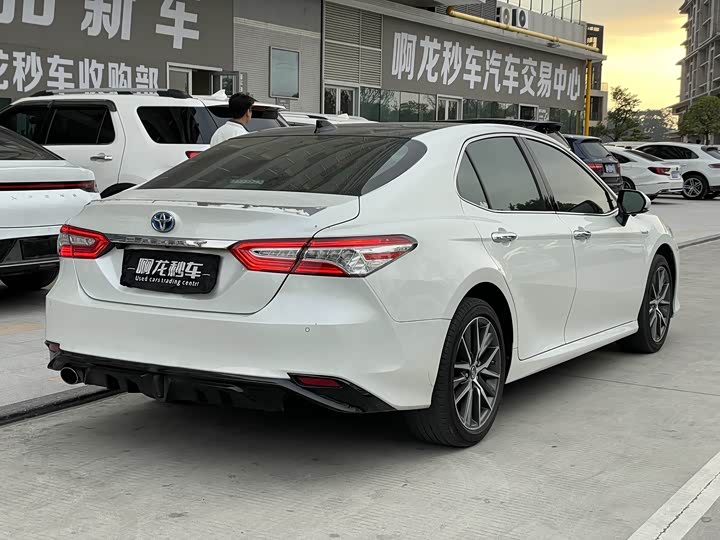 Фото 6 - Toyota Camry