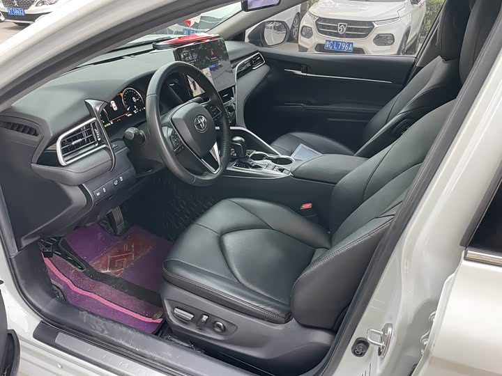 Фото 7 - Toyota Camry