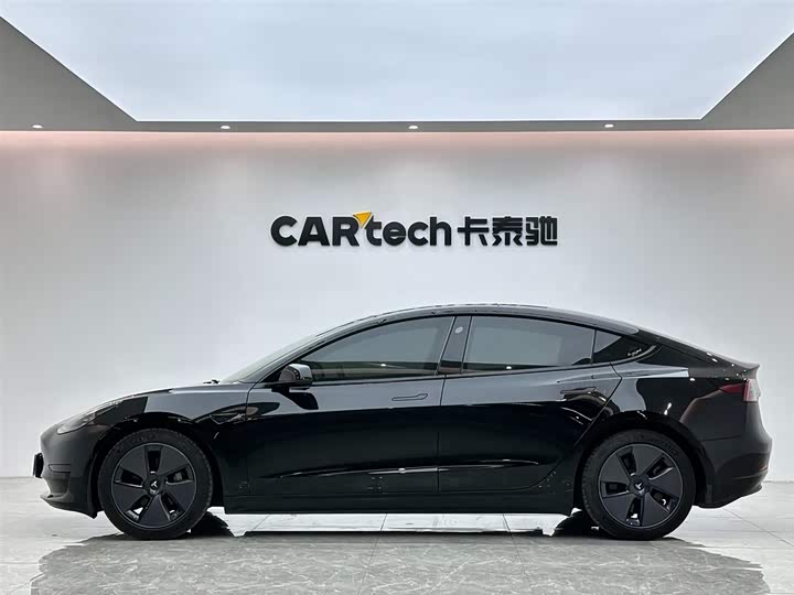 Фото 2 - Tesla Model 3