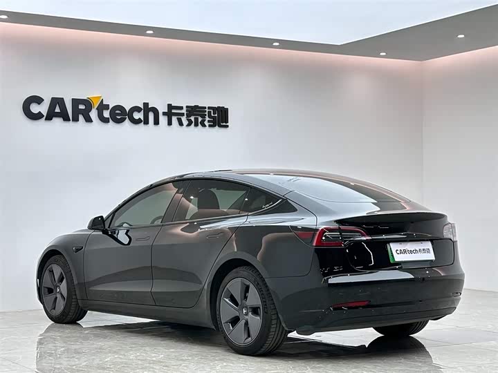 Фото 3 - Tesla Model 3