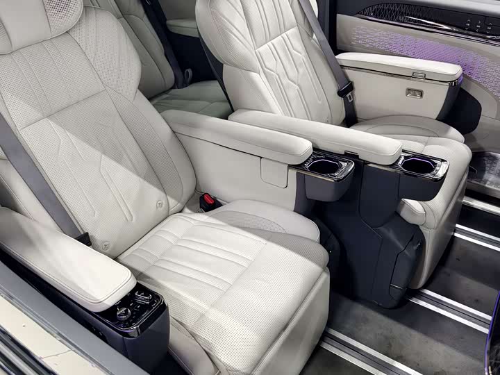 Фото 7 - Zeekr 009