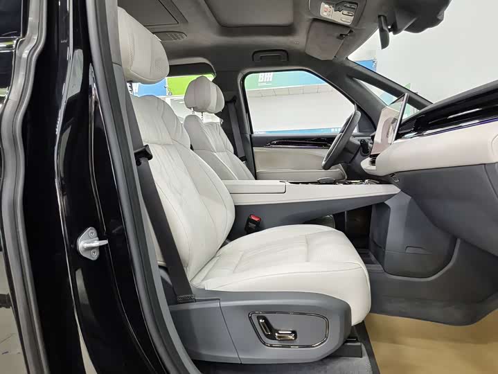 Фото 8 - Zeekr 009