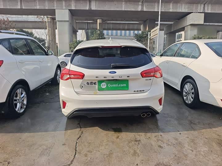 Фото 6 - Ford Focus