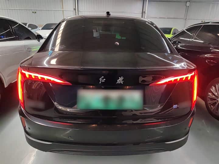 Фото 6 - Hongqi E-QM5