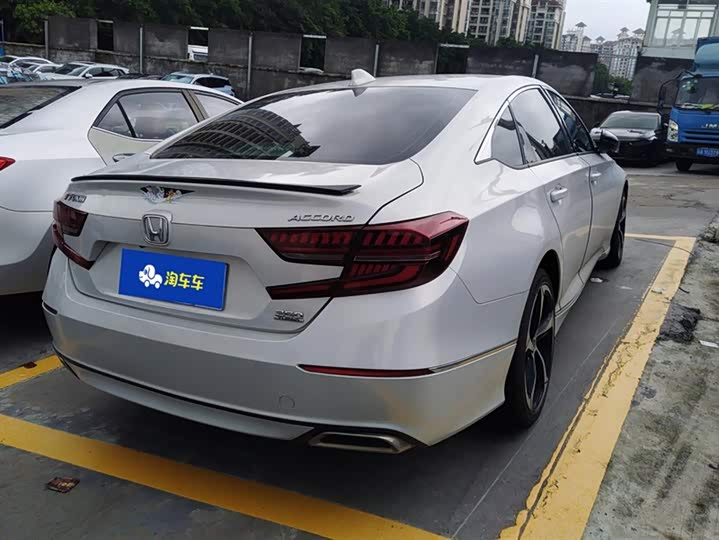 Фото 3 - Honda Accord