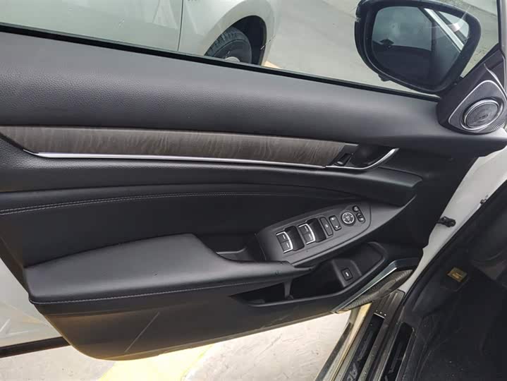 Фото 7 - Honda Accord