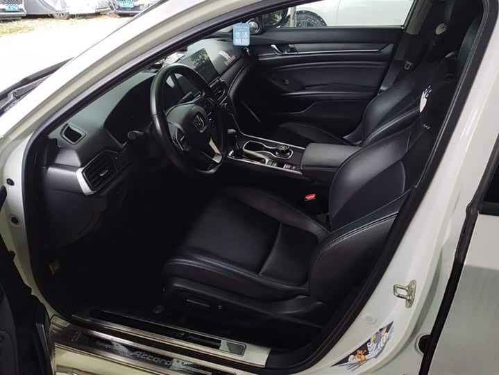 Фото 9 - Honda Accord