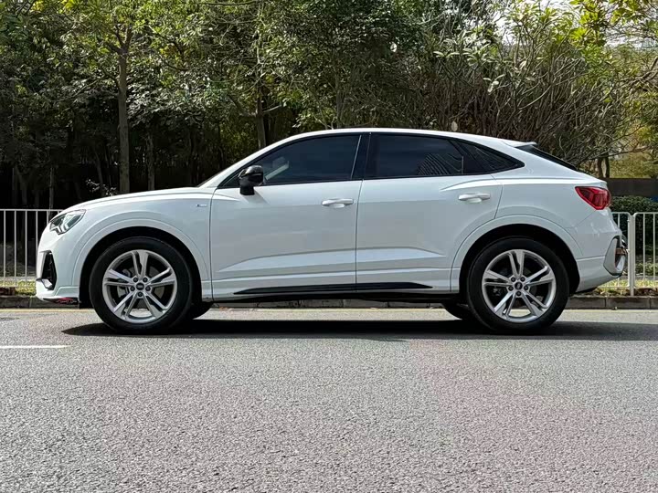 Фото 4 - Audi Q3