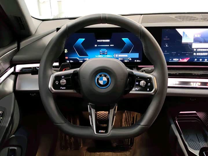 Фото 8 - BMW i5