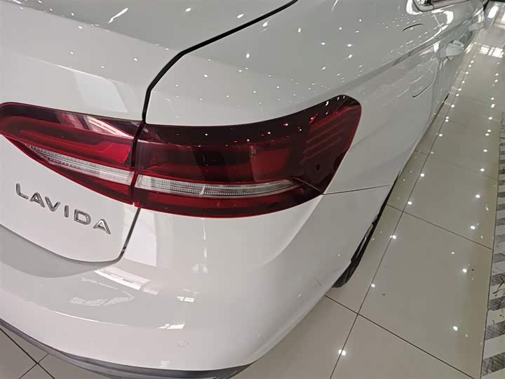 Фото 8 - Volkswagen Lavida