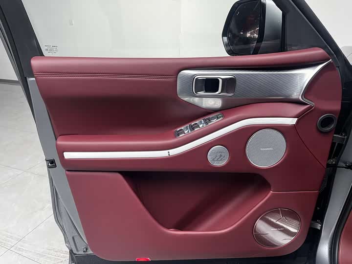 Фото 5 - Tank 700 Hybrid