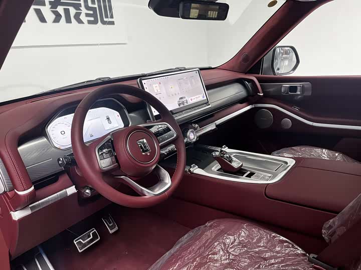 Фото 7 - Tank 700 Hybrid