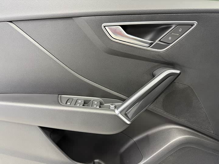 Фото 7 - Audi Q2L