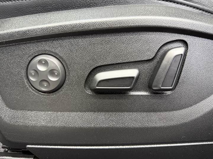 Фото 8 - Audi Q2L