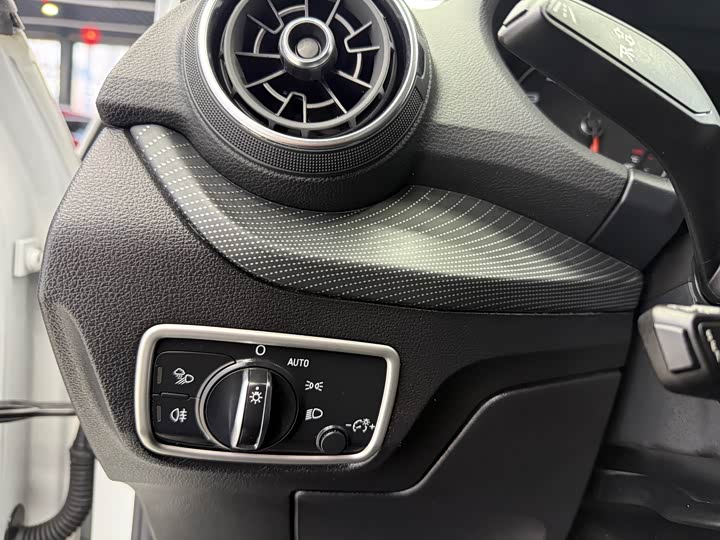 Фото 9 - Audi Q2L