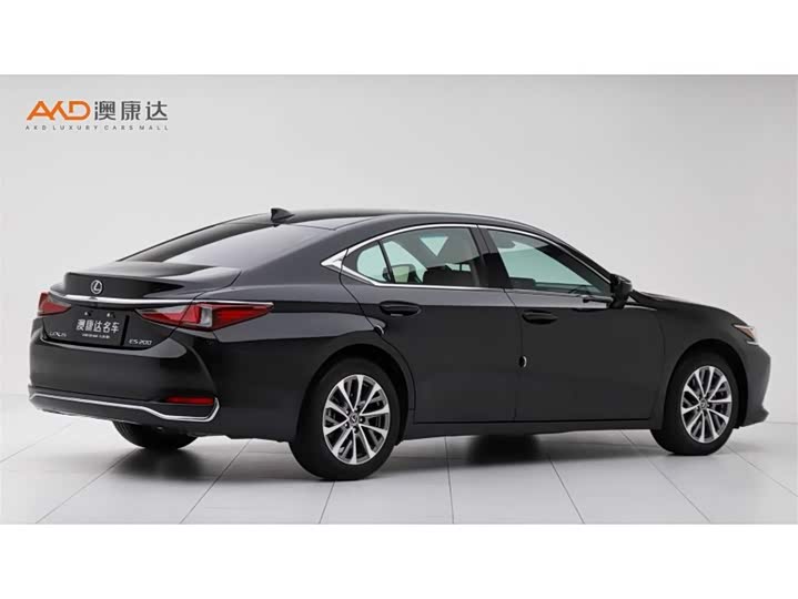 Фото 3 - Lexus ES