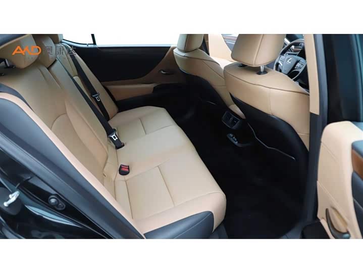 Фото 8 - Lexus ES