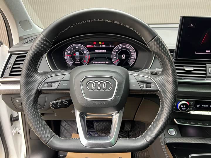 Фото 6 - Audi Q5L