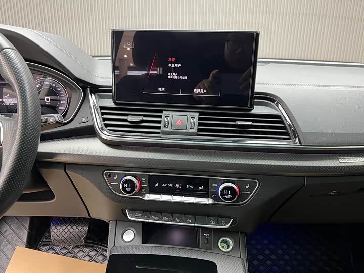 Фото 8 - Audi Q5L