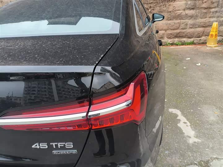 Фото 8 - Audi A6L