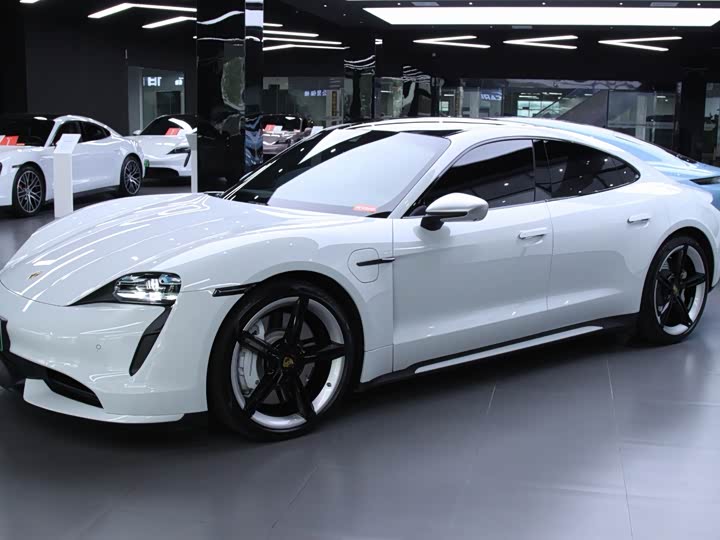 Фото 1 - Porsche Taycan