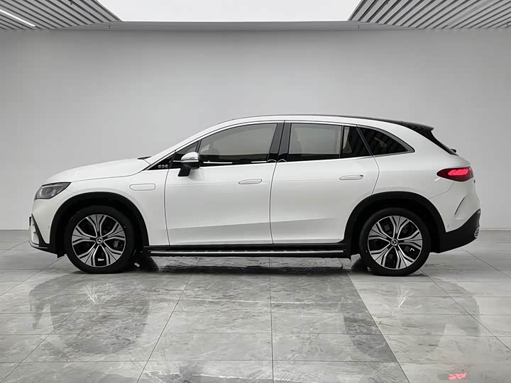 Фото 7 - Mercedes-Benz EQE SUV