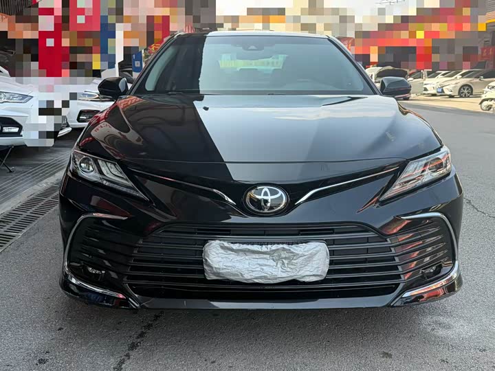 Фото 2 - Toyota Camry