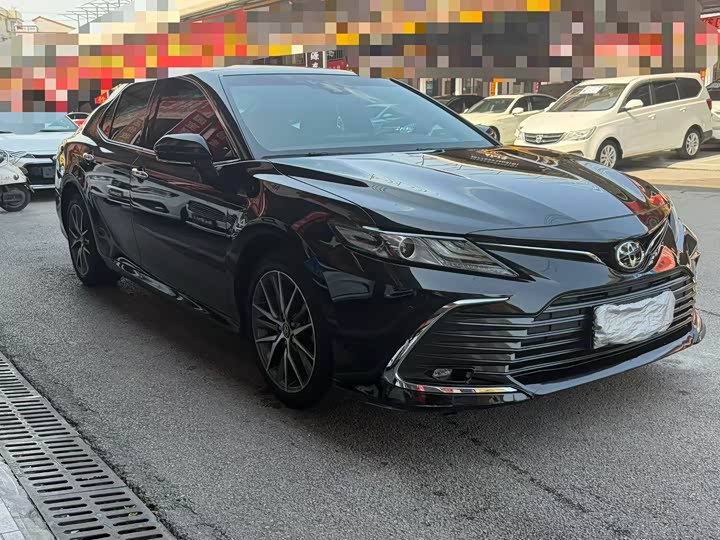 Фото 3 - Toyota Camry
