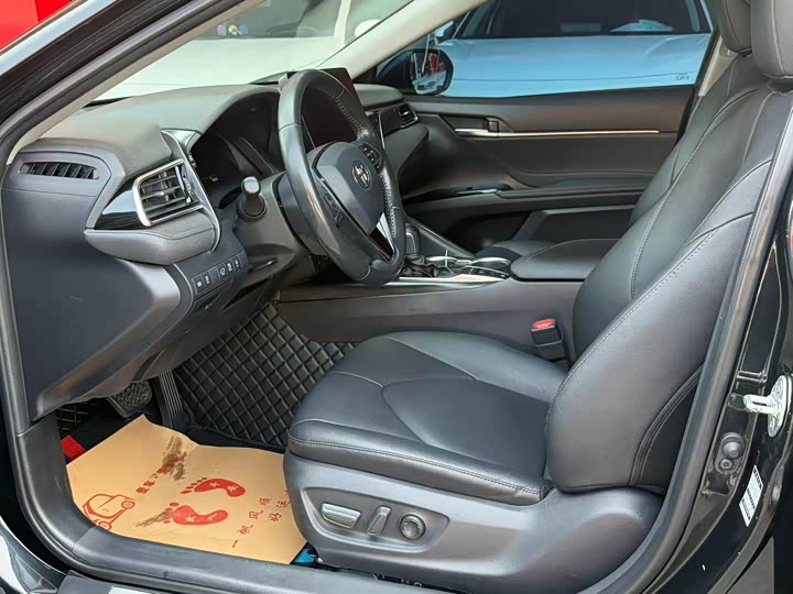 Фото 4 - Toyota Camry