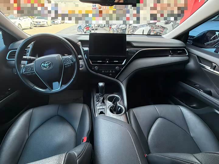 Фото 5 - Toyota Camry