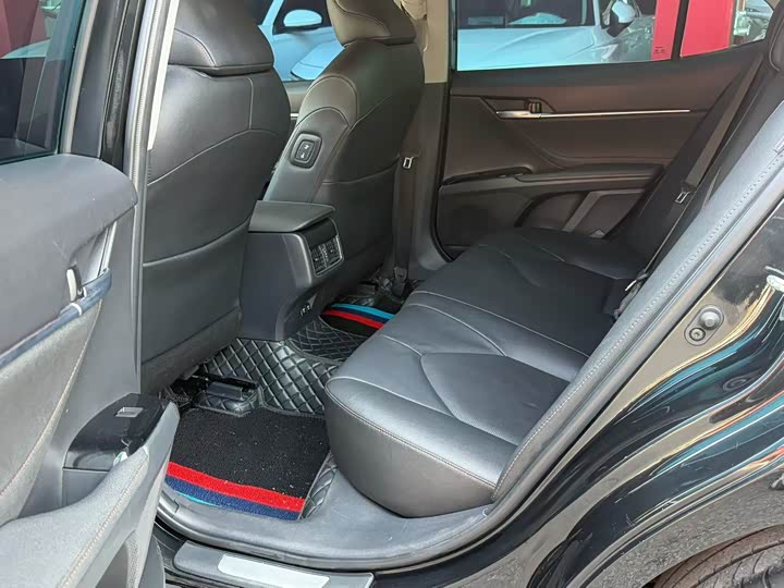 Фото 6 - Toyota Camry