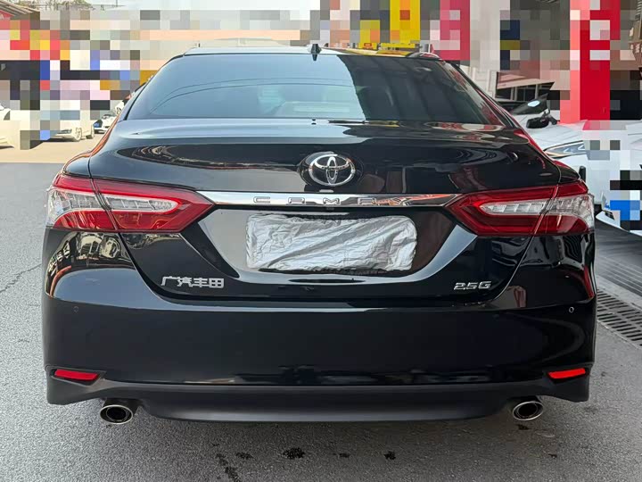 Фото 8 - Toyota Camry