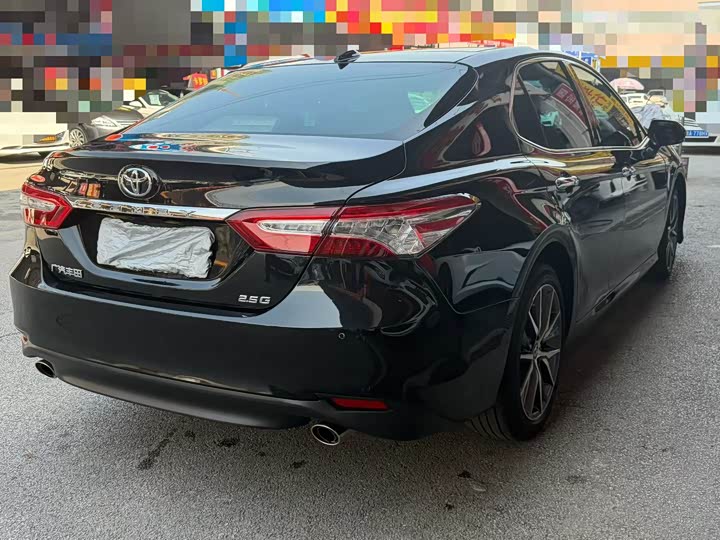 Фото 9 - Toyota Camry