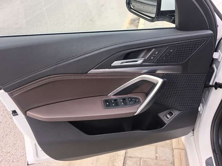 Фото 6 - BMW iX1