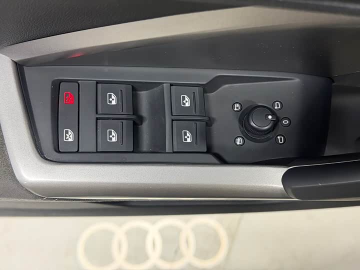 Фото 8 - Audi Q3