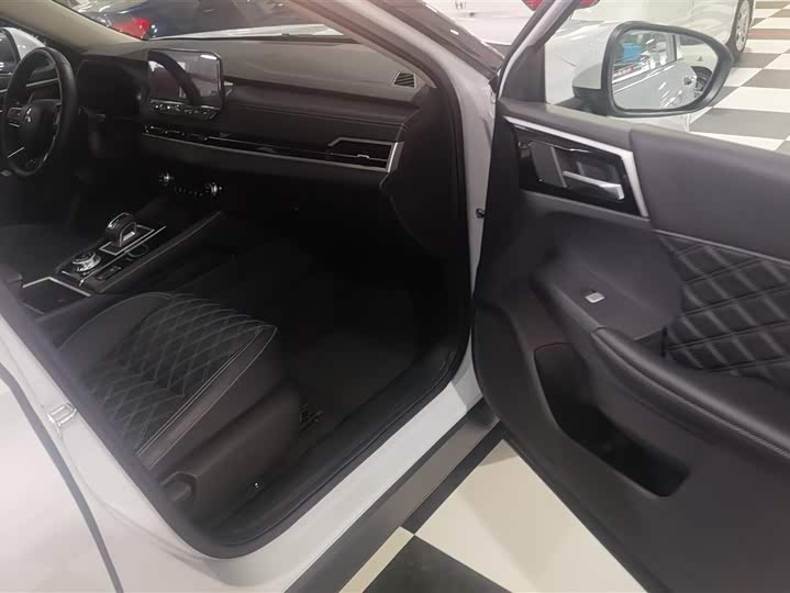 Фото 8 - Mitsubishi Outlander