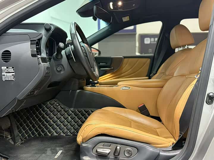 Фото 4 - Lexus LS