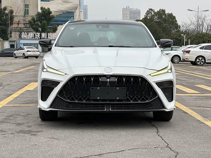 Фото 2 - MG Motor 5 Scorpio